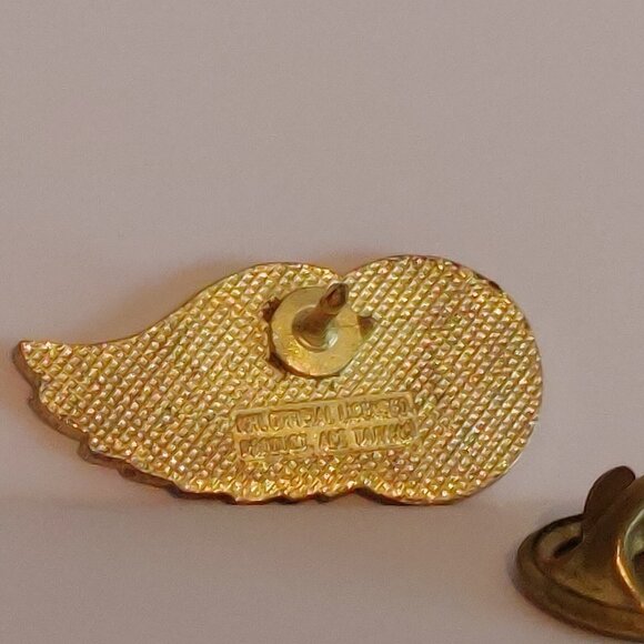 Detroit Red Wings Enamel Pin NHL Ice Hockey Enamel Pin Original Six - Picture 2 of 3